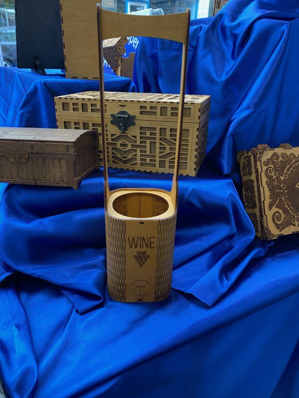 Wine Carry with curved wood