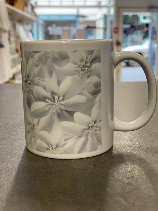 3D Effect Flower Mum - Grey - Image 3